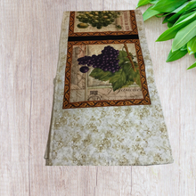Load image into Gallery viewer, Green and Red Grape Clusters Table Runners
