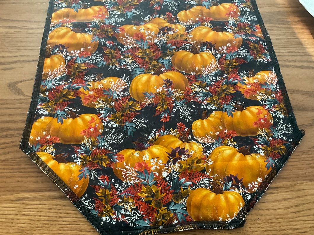 Gorgeous Fall Pumpkin Table Runner