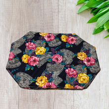 Load image into Gallery viewer, Roses and Lace Placemat Set
