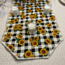 Load image into Gallery viewer, Buffalo Check and Sunflowers Table Runners
