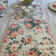 Load image into Gallery viewer, Pretty Pink Roses Table Runners
