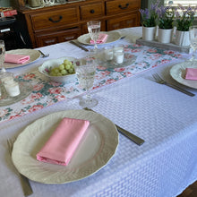 Load image into Gallery viewer, Pretty Pink Roses Table Runners
